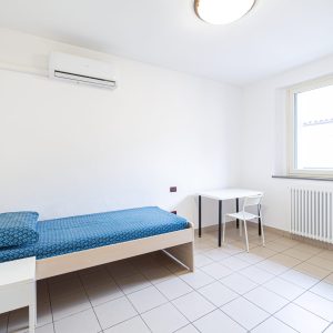 Stanza da letto del convitto, area studio